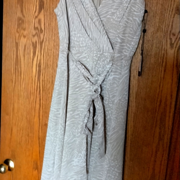 Tommy Hilfiger taupe sleeveless faux wrap dress with tie belt and high/low hem. - Picture 1 of 4